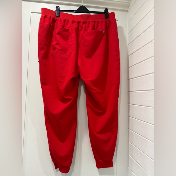 Fabletics Mid-Rise On-Call Scrub Joggers - Picture 5 of 7